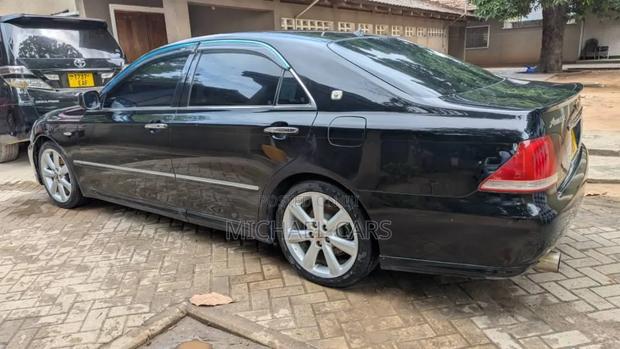 Toyota Crown Royale 2005 Black