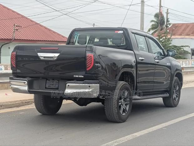 Toyota Hilux 2023 Black