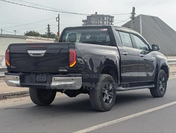 Toyota Hilux 2023 Black