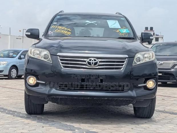 Toyota Vanguard 2013 Black