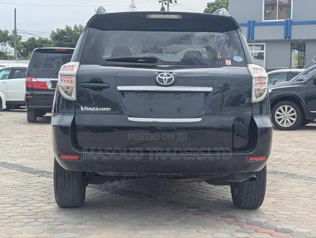 Toyota Vanguard 2013 Black