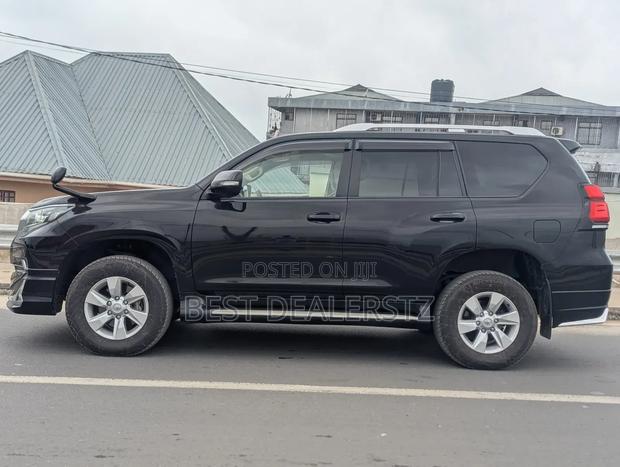 Toyota Land Cruiser Prado 2021 Black