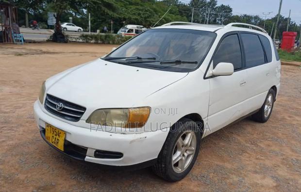 Toyota Ipsum 2000 White