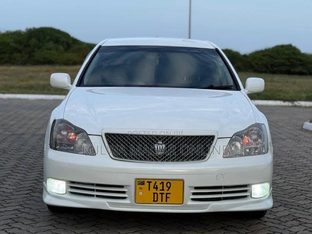 Toyota Crown 2006 White