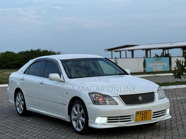 Toyota Crown 2006 White