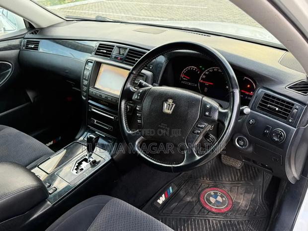 Toyota Crown 2006 White