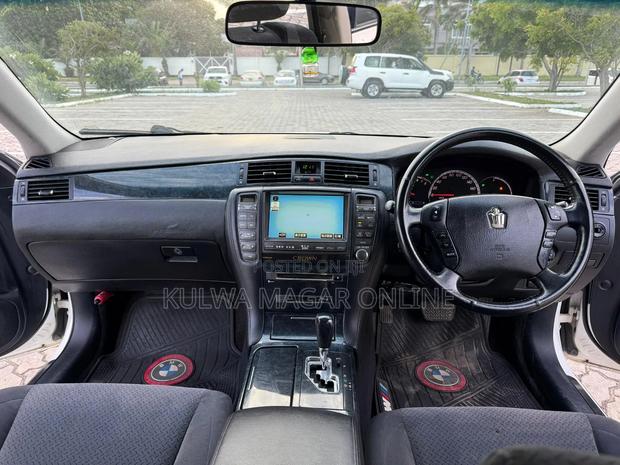 Toyota Crown 2006 White