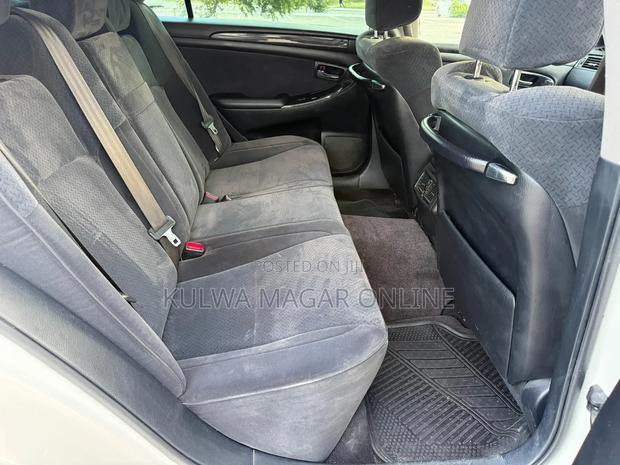 Toyota Crown 2006 White