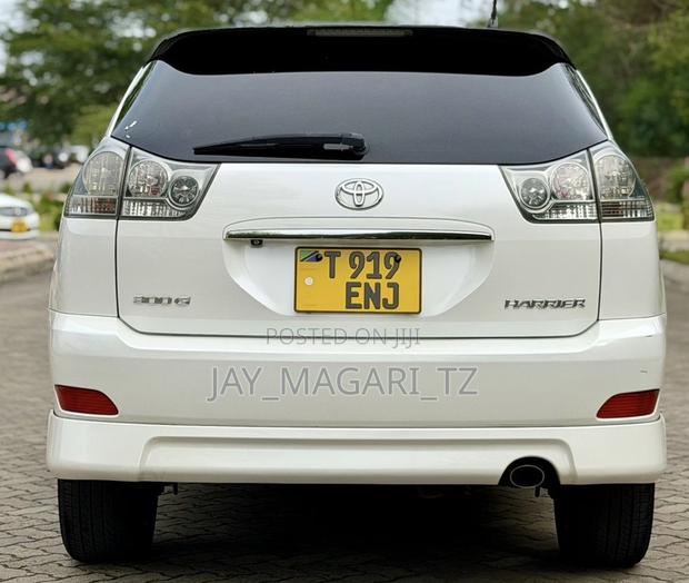 Toyota Harrier 2005 White