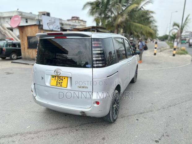 Toyota Sienta 1.5 AWD 2006 Silver