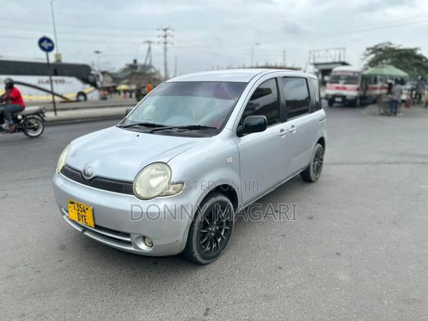 Toyota Sienta 1.5 AWD 2006 Silver