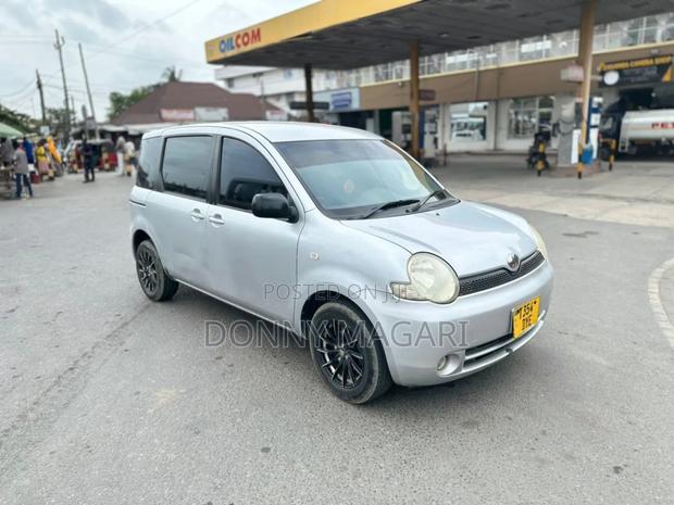 Toyota Sienta 1.5 AWD 2006 Silver