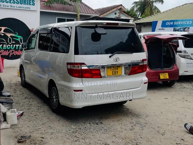 Toyota Alphard 2.4 Petrol AWD 2004 White