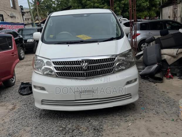 Toyota Alphard 2.4 Petrol AWD 2004 White