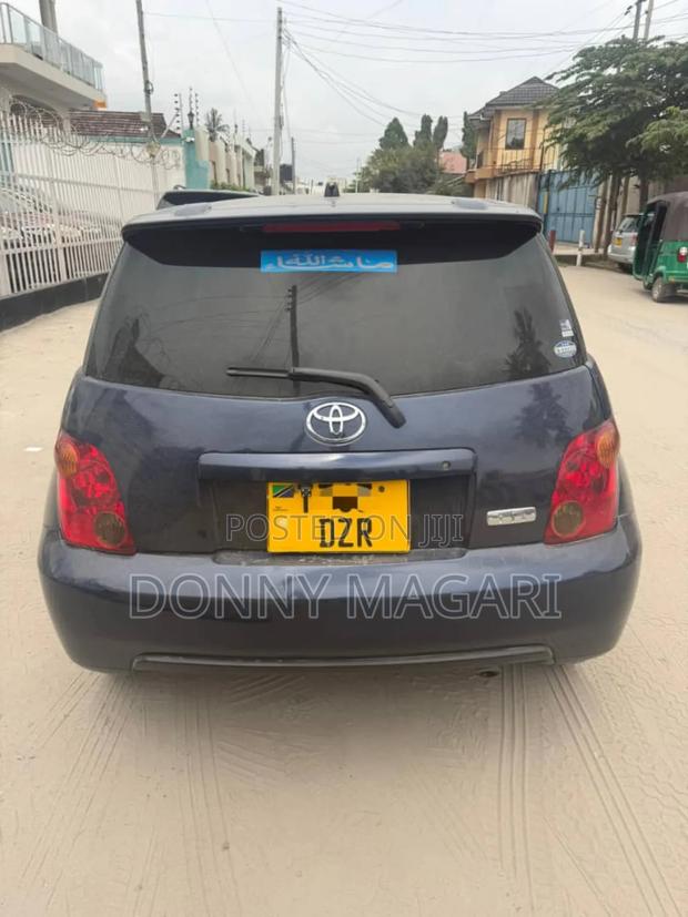 Toyota IST 2004 Blue