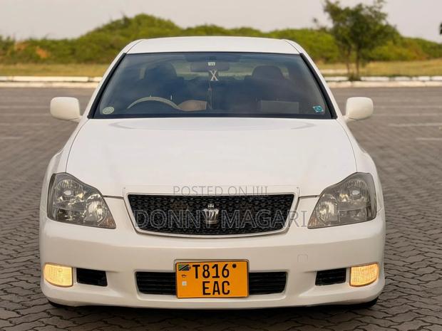 Toyota Crown 2006 White