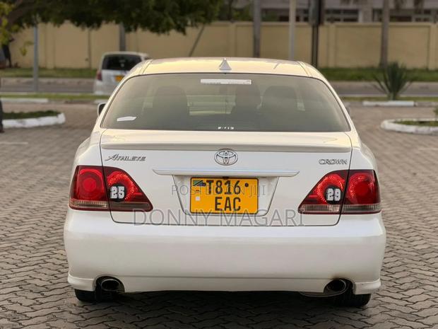 Toyota Crown 2006 White
