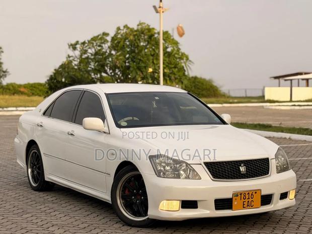 Toyota Crown 2006 White