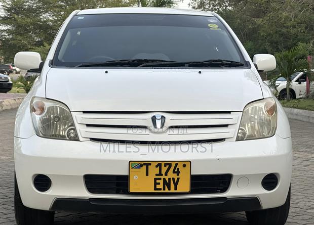 Toyota IST 2004 White