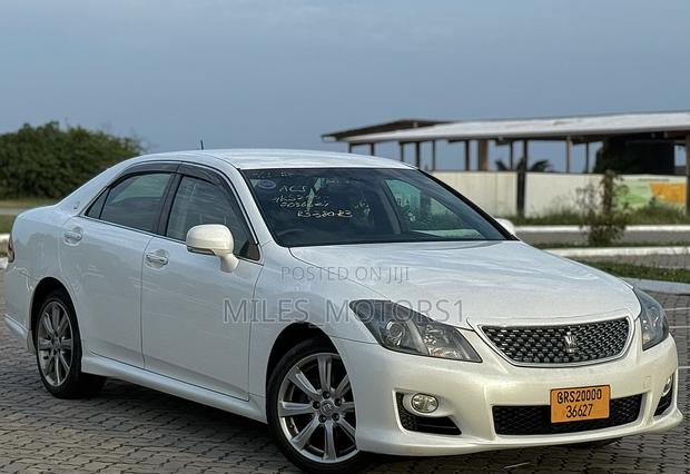 Toyota Crown 2010 White