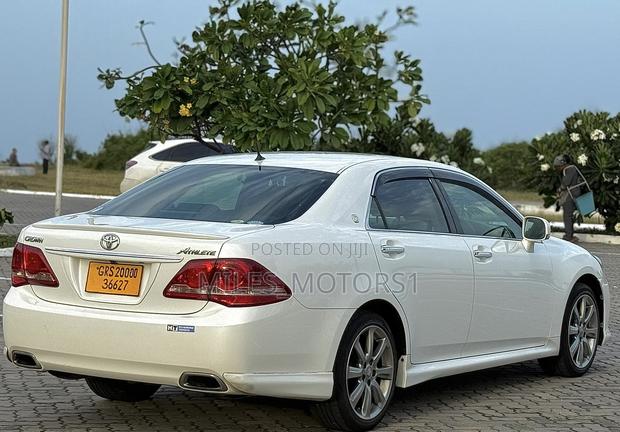 Toyota Crown 2010 White