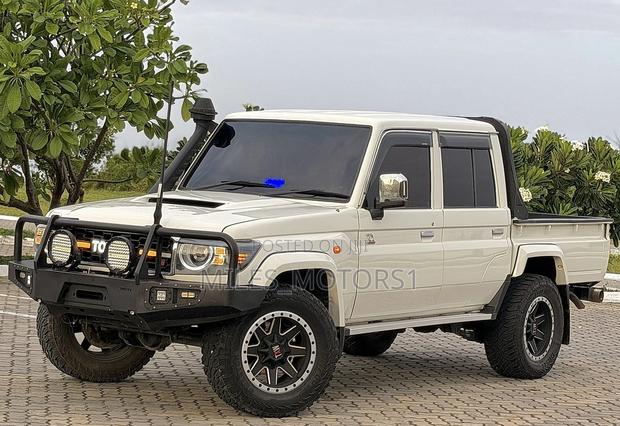 Toyota Land Cruiser 2016 White