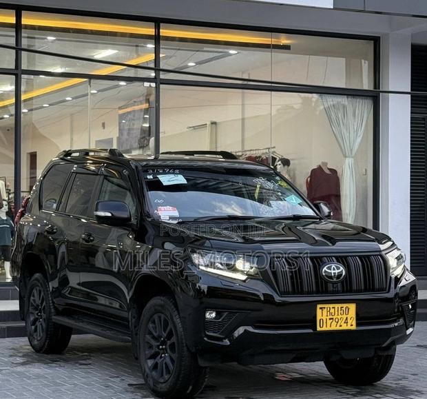 Toyota Land Cruiser Prado 2024 Black