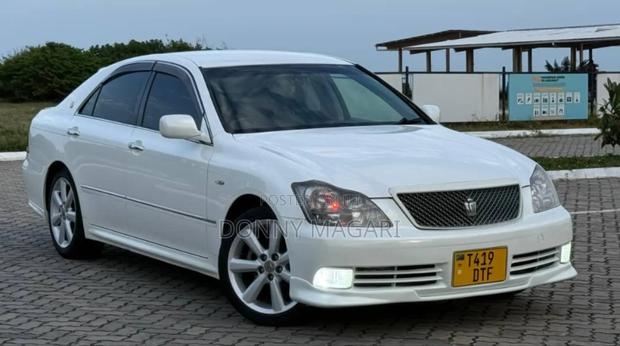 Toyota Crown 2006 White