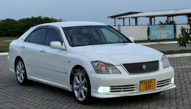 Toyota Crown 2006 White