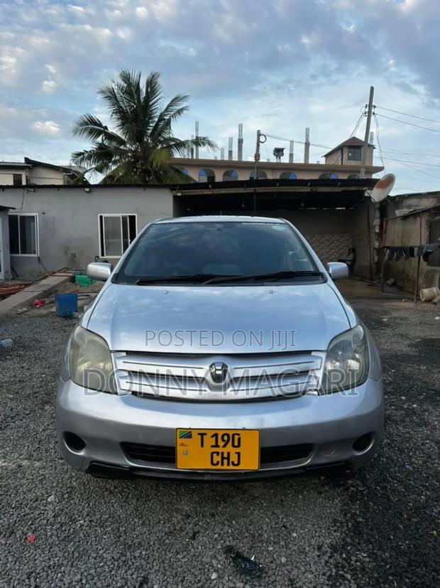Toyota IST 2005 Silver