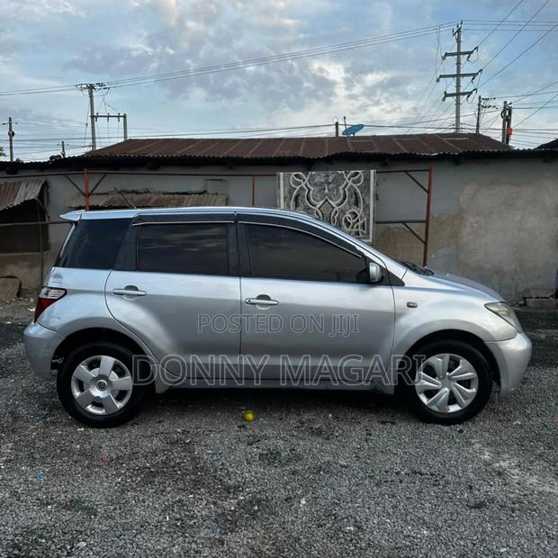 Toyota IST 2005 Silver