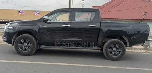 Toyota Hilux 2023 Black