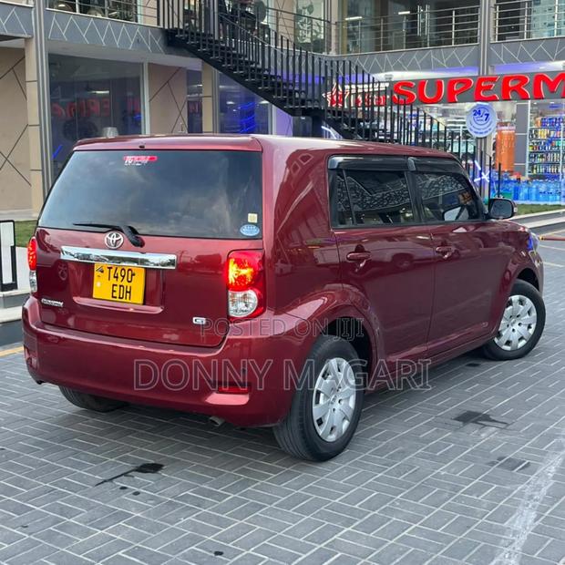 Toyota Corolla Rumion Hatchback 1.5 FWD 2010 Maroon