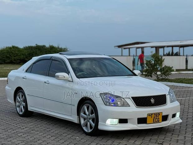 Toyota Crown 2006 White