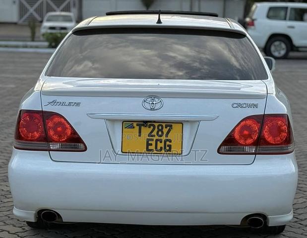 Toyota Crown 2006 White