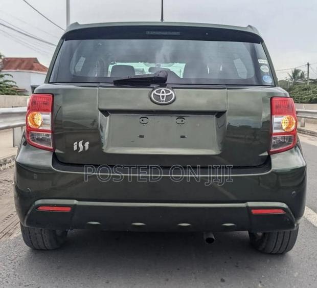 Toyota IST 2011 Gray