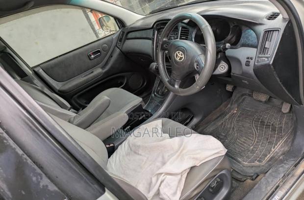 Toyota Kluger 2005 Silver
