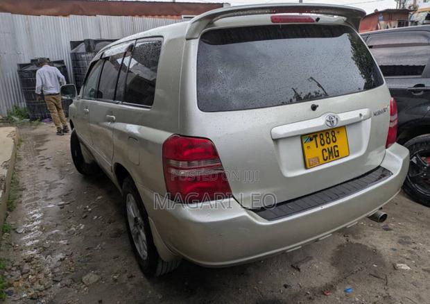 Toyota Kluger 2005 Silver