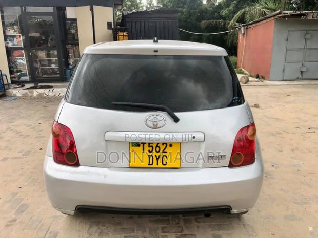 Toyota IST 2005 Silver