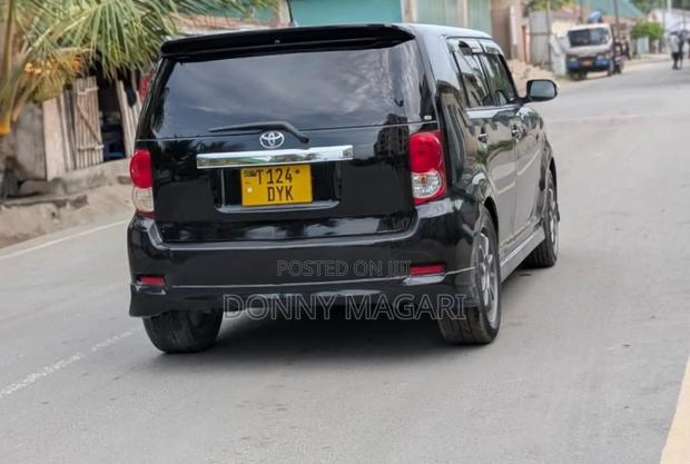 Toyota Corolla Rumion Hatchback 1.5 FWD 2009 Black