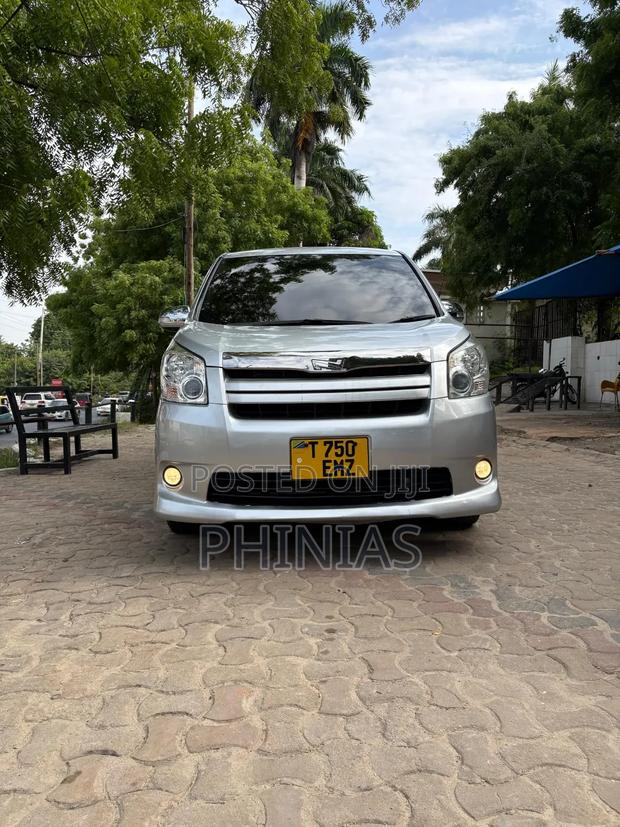 Toyota Noah 2008 Silver