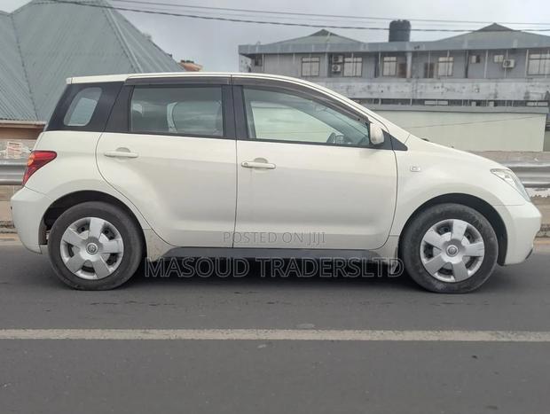 Toyota IST 2004