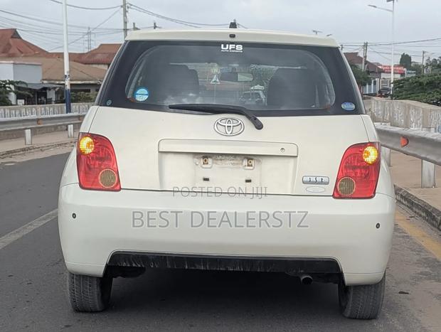 Toyota IST 2004