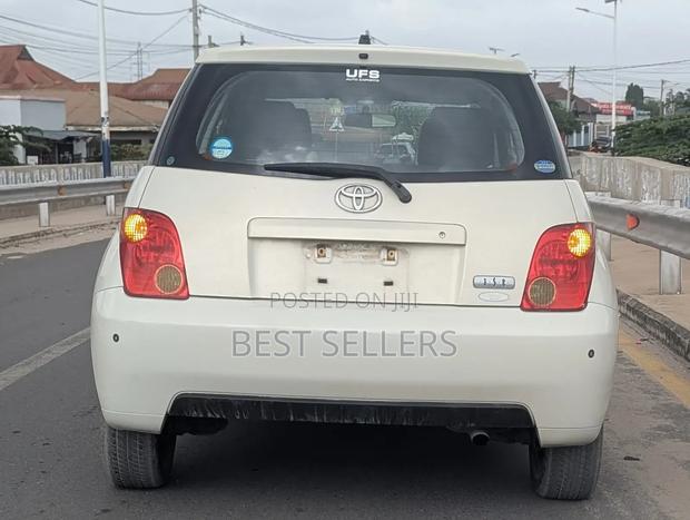 Toyota IST 2004