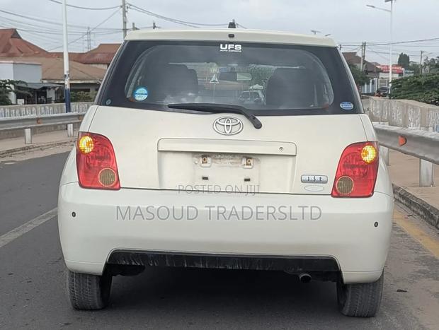 Toyota IST 2004