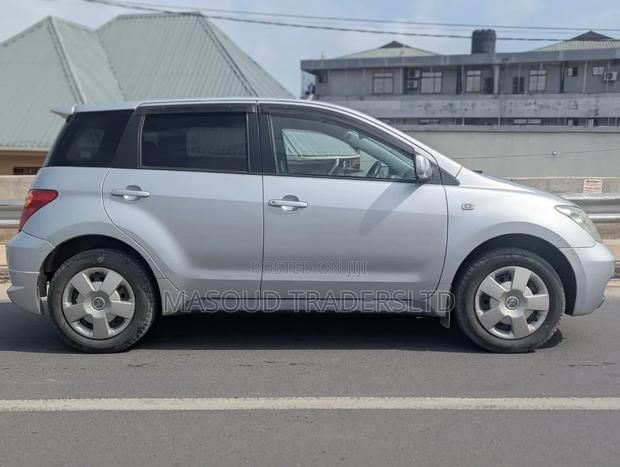 Toyota IST 2004 Silver