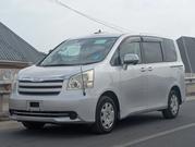 Toyota Noah 2.0 143hp AWD (8 Seater) 2009 Silver for sale