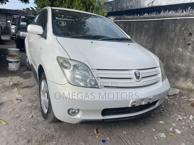 Toyota IST 2004 White