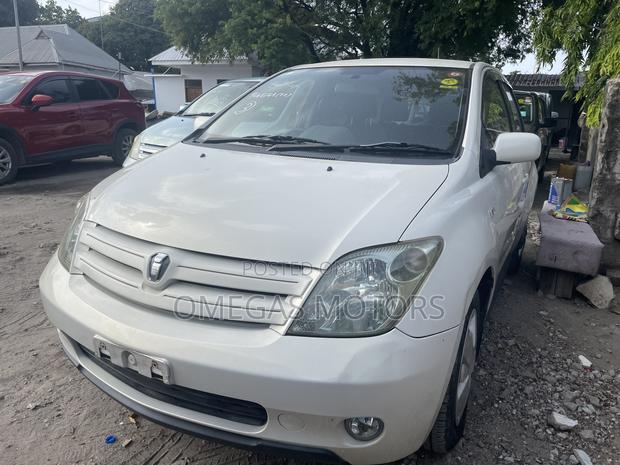 Toyota IST 2004 White
