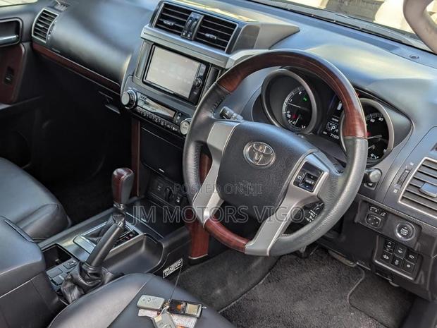 Toyota Land Cruiser Prado 2016 Black